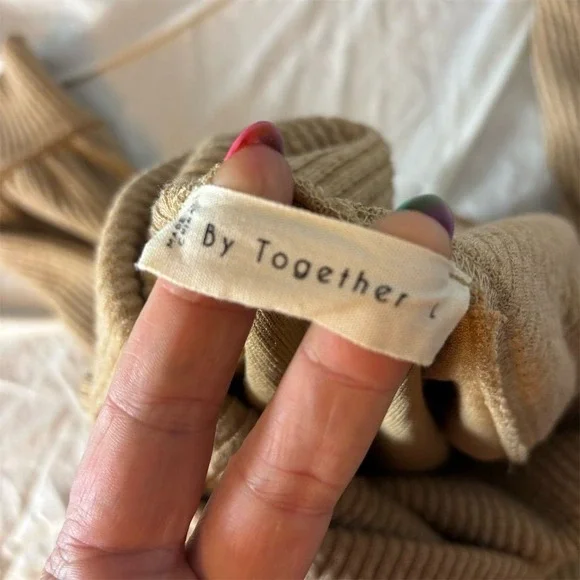 By Together Women's Cropped Turtleneck Sweater Beige Size L - Picture 3 of 5